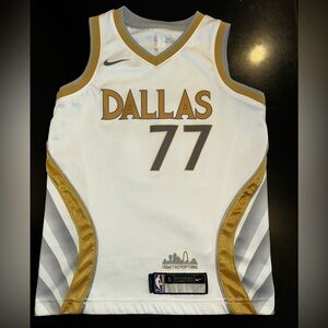 Authentic Nike Youth Dallas Mavericks Luke Doncic White City Edition Jersey!